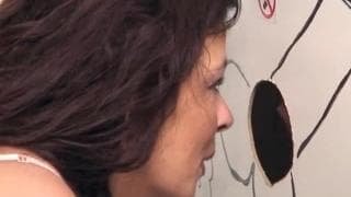 Gloryhole pour une allemande en rut