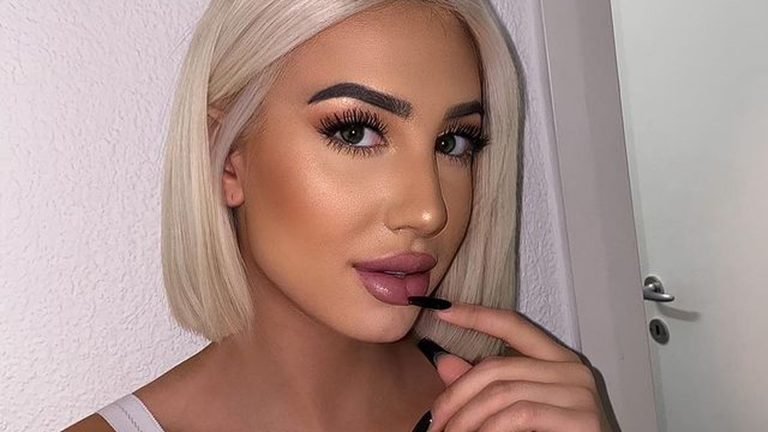 Photos sexy !  Gagnant du Bachelor suisse Franci chez OnlyFans