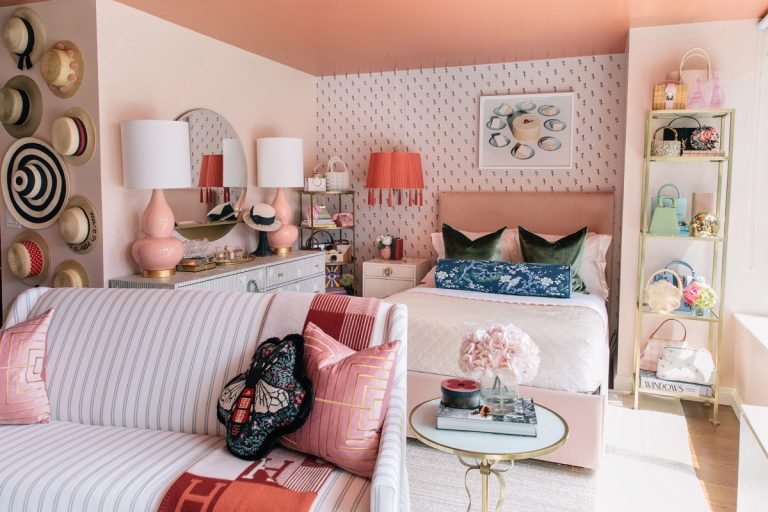 L’appartement ‘Sex and the City’ de l’influenceur a TikTok dans le feu de l’action